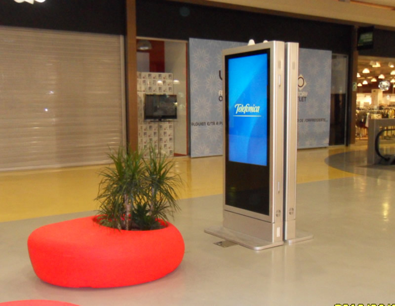 500pcs 55inch Floor Standing Totem Display supplied for Telefonica Spain