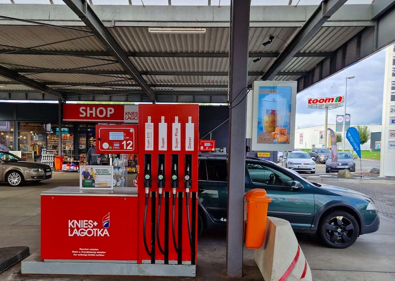 32inch Dual Side Outdoor Digital Advertising Screen installed in Germany Gas Station