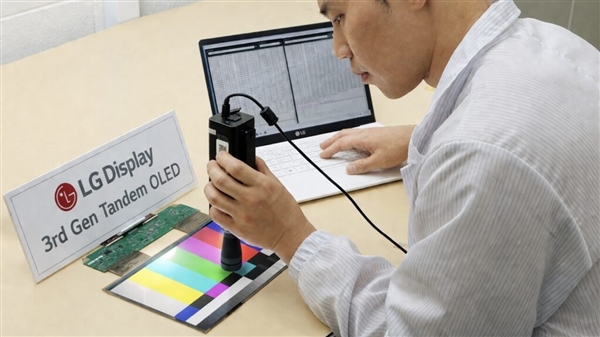 LGs Third-Generation Tandem OLED Doubles Lifespan! OLED Burn-in Anxiety Relieved(图2)